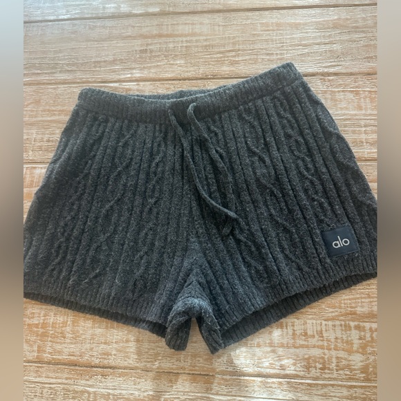 ALO Yoga Cable Knit Winter Bliss Dark Charcoal Gray Shorts